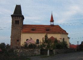 Kostel v Pertolticích z jižní strany.