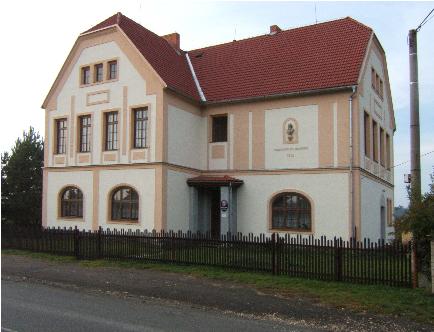 Bývalá škola, nyní Obecní úřad ve Slavošově